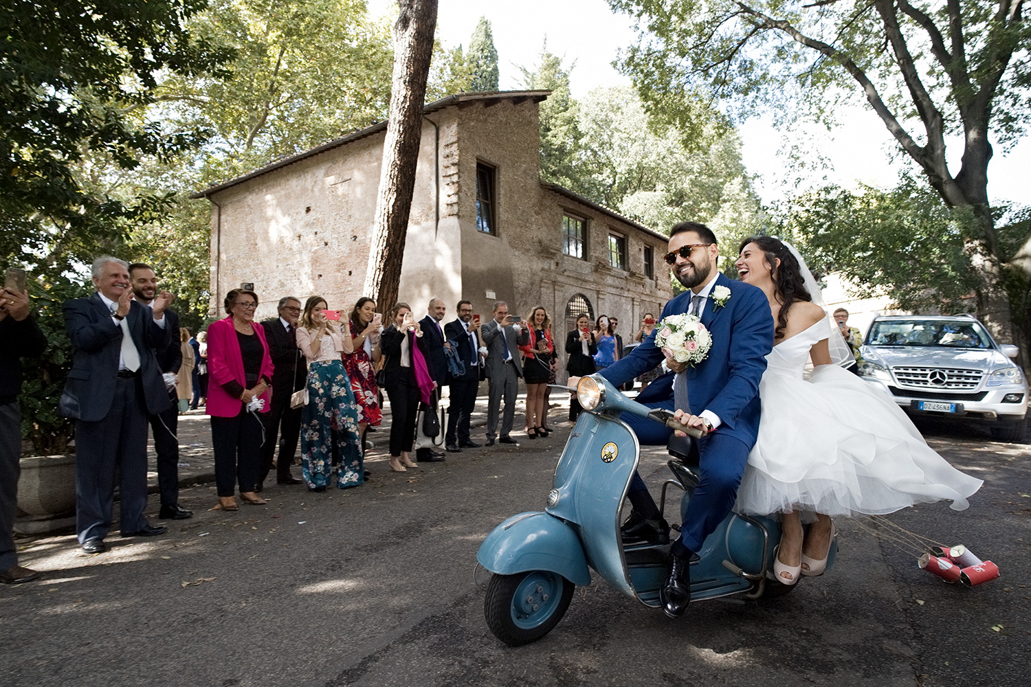 nf-Fotografo-Matrimonio-Roma-Sposi-in-vespa